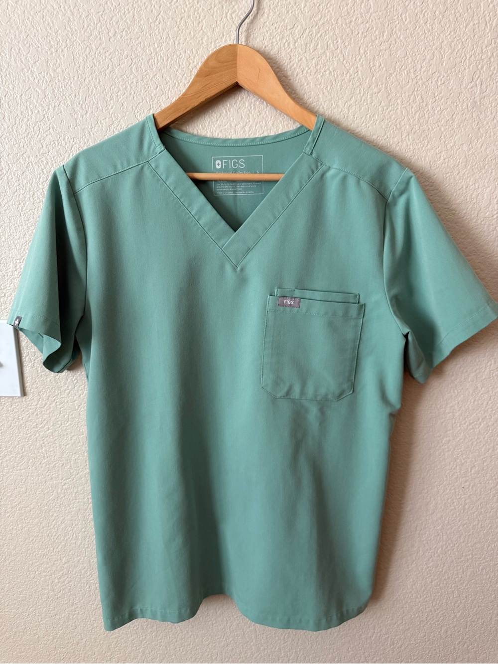 FIGS Men's V-Neck Scrub Top in Mint Green